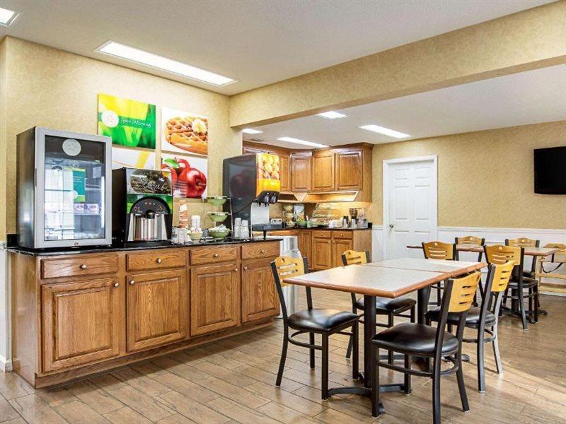 Quality Inn Thomaston Exterior photo